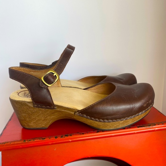 Dansko Shoes - Dansko Sam Stylish Brown Size 40 Close Toe Sandal